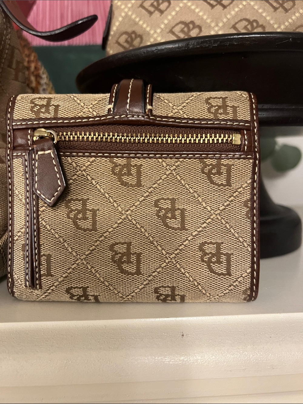 Dooney & Bourke Tan Brown Logo Quilted Drawstring Bucket Bag with Wallet & Pouch - Picture 3 of 16